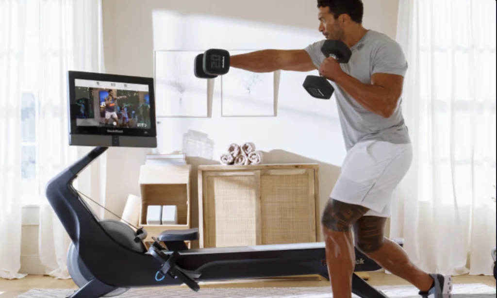 homme-qui-fait-de-la-musculation-avec-son-rameur-rw900-nordictrack